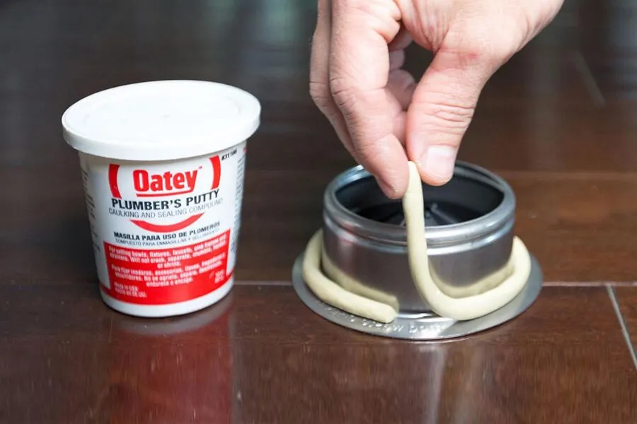 can you use plumbers putty on plastic